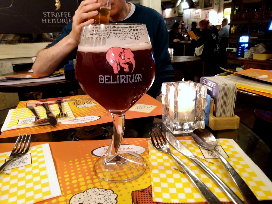 Bier Central Antwerpen - piwo Delirium Red
