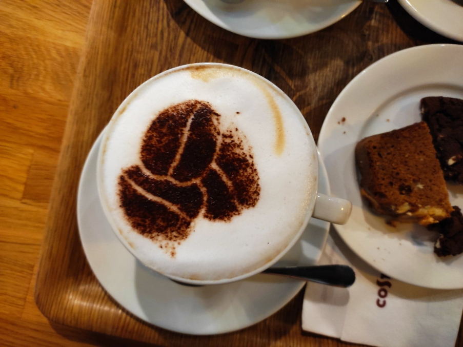 Costa Coffee - cappuccino i ciastko
