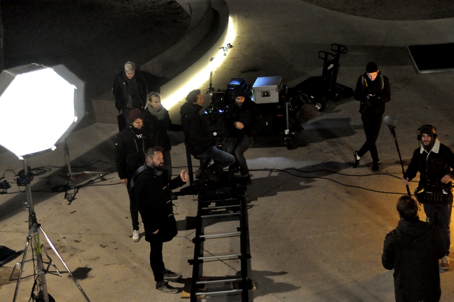 Ostatnie konsultacje przed zwinięciem planu filmowego