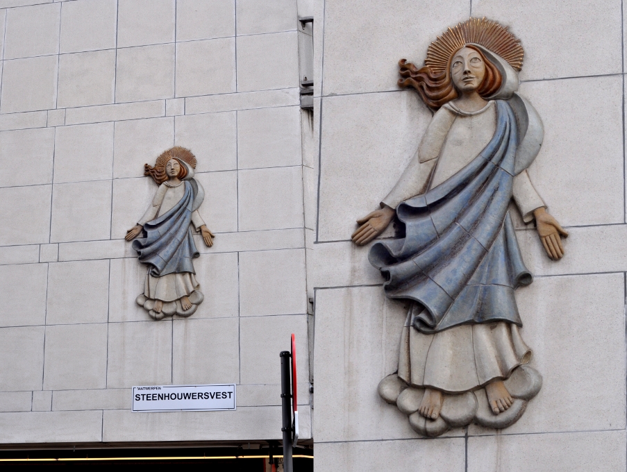 Płaskorzeźba Matki Bożej przy ulicy Steenhouwersvest