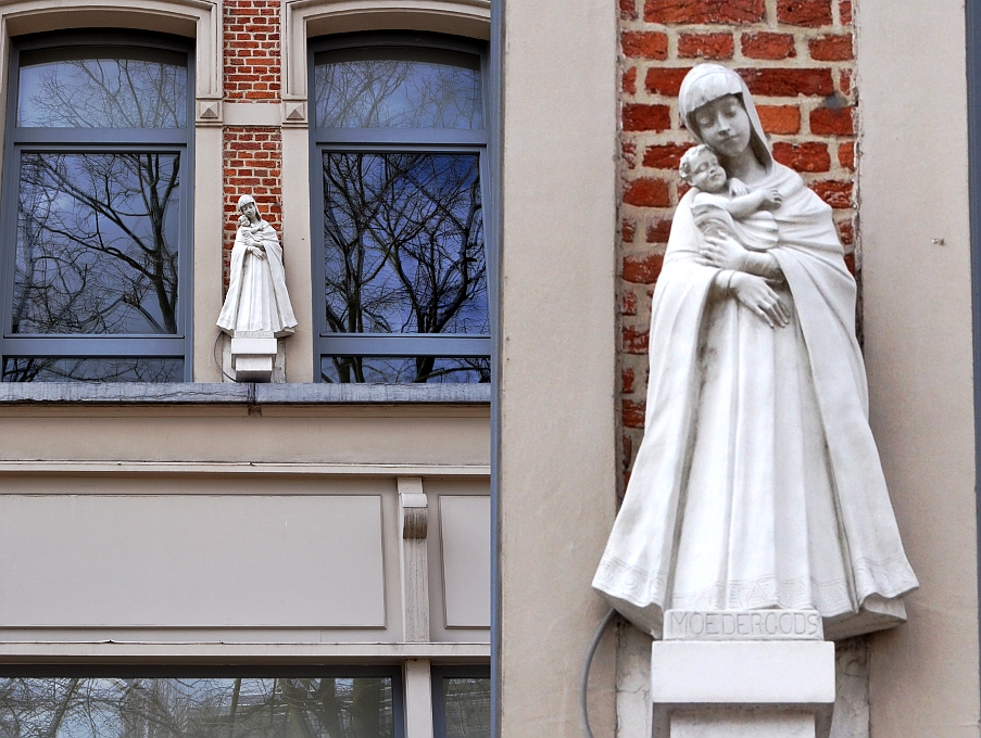 Figura Matki Bożej w Antwerpen Centrum