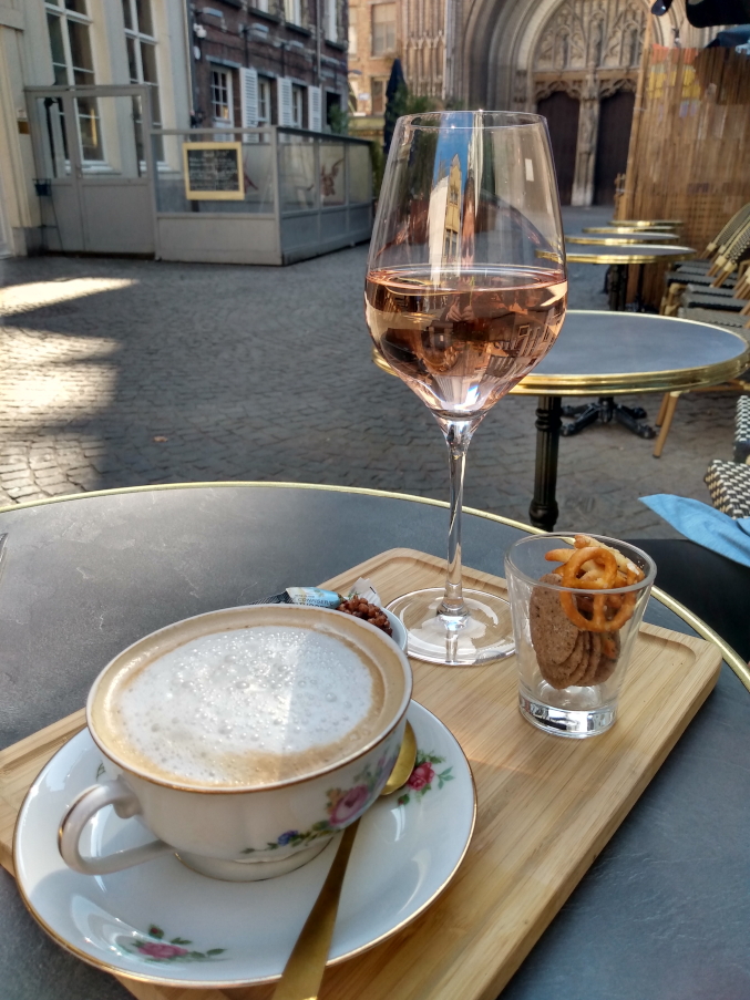 Cafe z widokiem na Katedre - Antwerpen