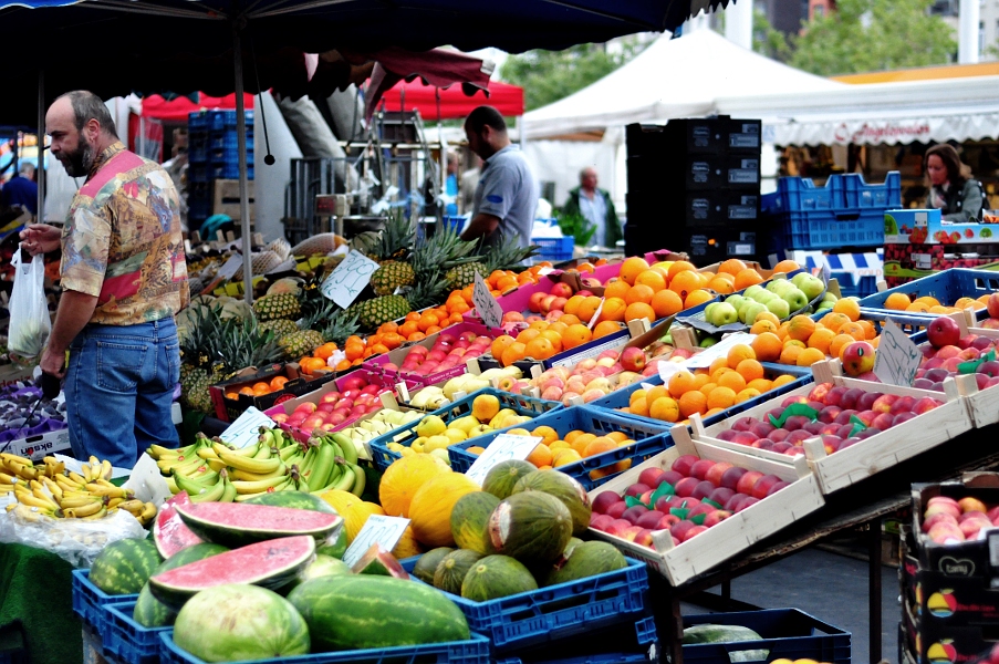 Owoce z całego świata - Targ na Theaterplein w Antwerpii