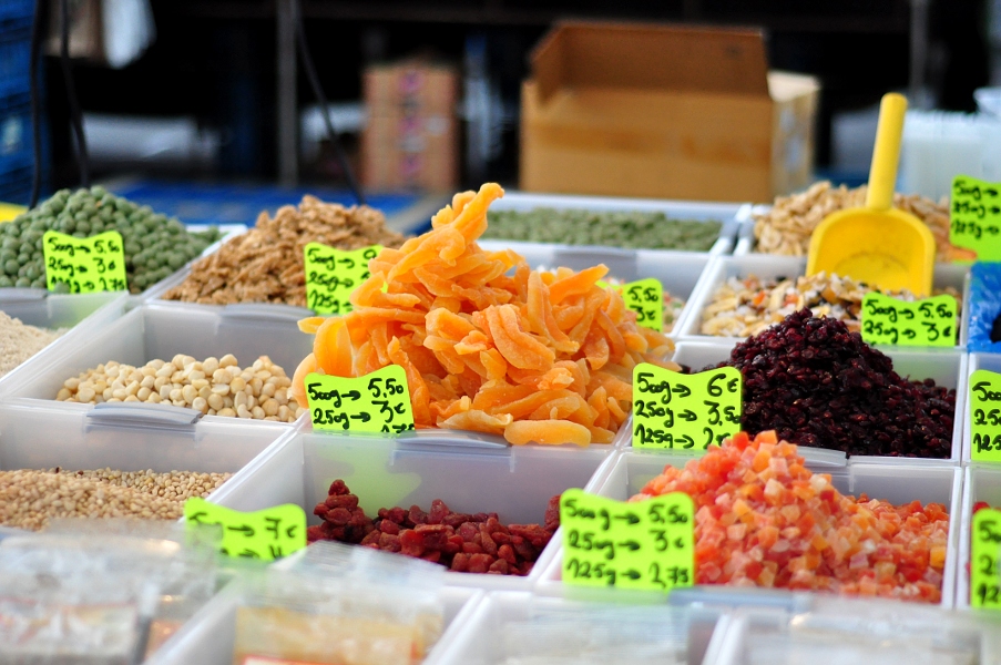 Suszone owoce - Targ na Theaterplein w Antwerpii