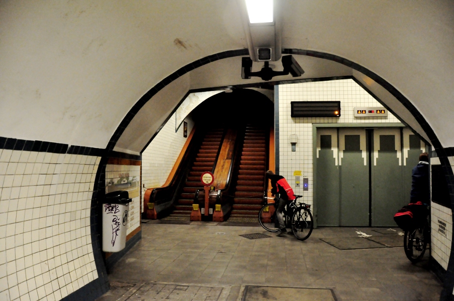 Tunel św. Anny - wejście do windy Tunel św. Anny - wejście do windy