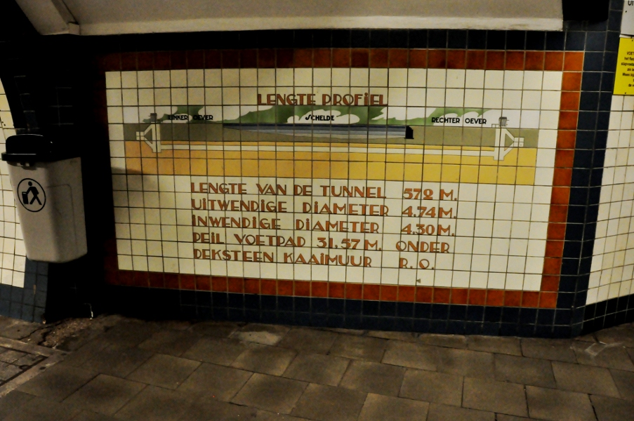 Dane: długość: 572m, średnica zewnętrzna: 4,74m, średnica wewnętrzna: 4,30m, chodnik na glębokości: 31,57m Dane: długość: 572m, średnica zewnętrzna: 4,74m, średnica wewnętrzna: 4,30m, chodnik na glębokości: 31,57m