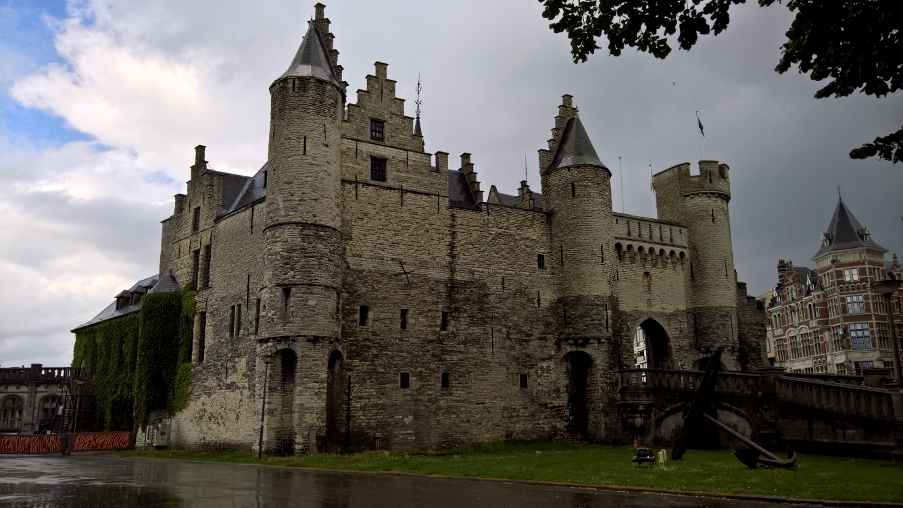 het Steen - zamek z kamienia w Antwerpii